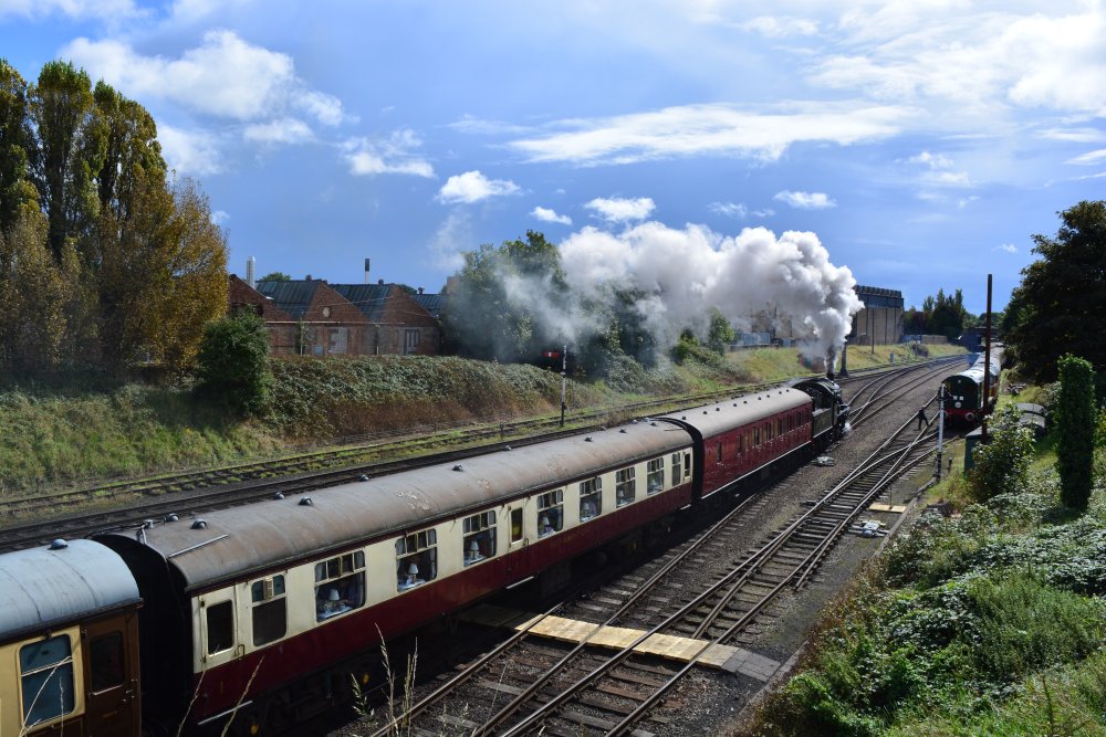 46521 Ivatt Class Mogul 2F/2MT 2-6-0 steam locomotive mixed traffic ...